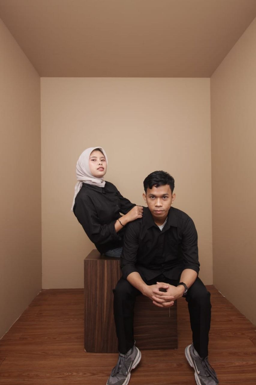 Potret tenang berdua di studio