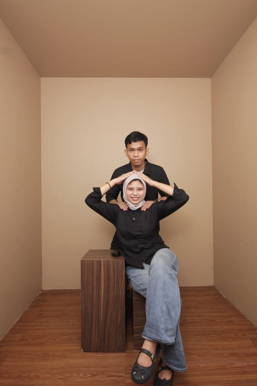 Zahra tersenyum ceria dan Saiful